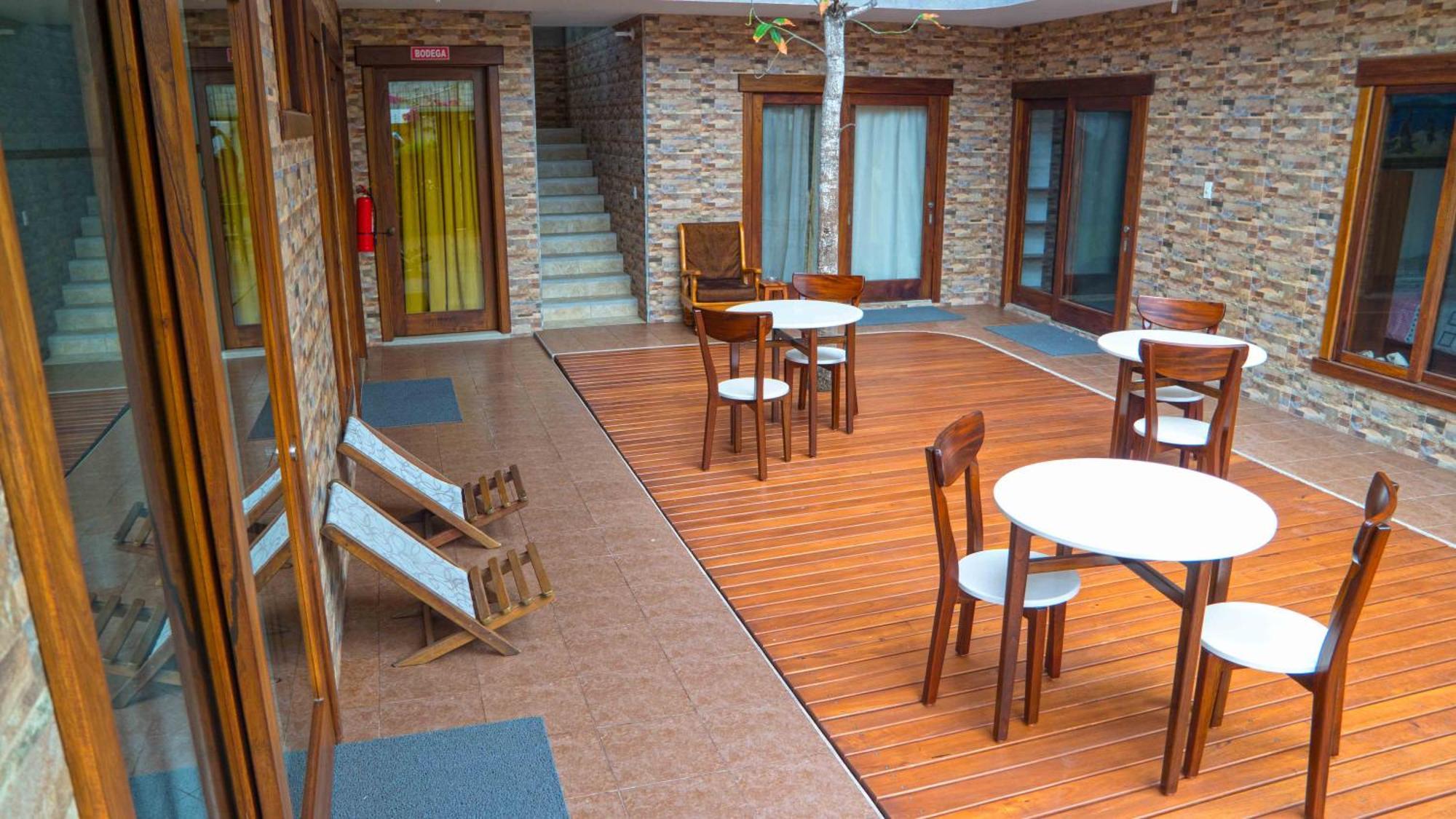 Hotel Starfish Puerto Villamil Buitenkant foto