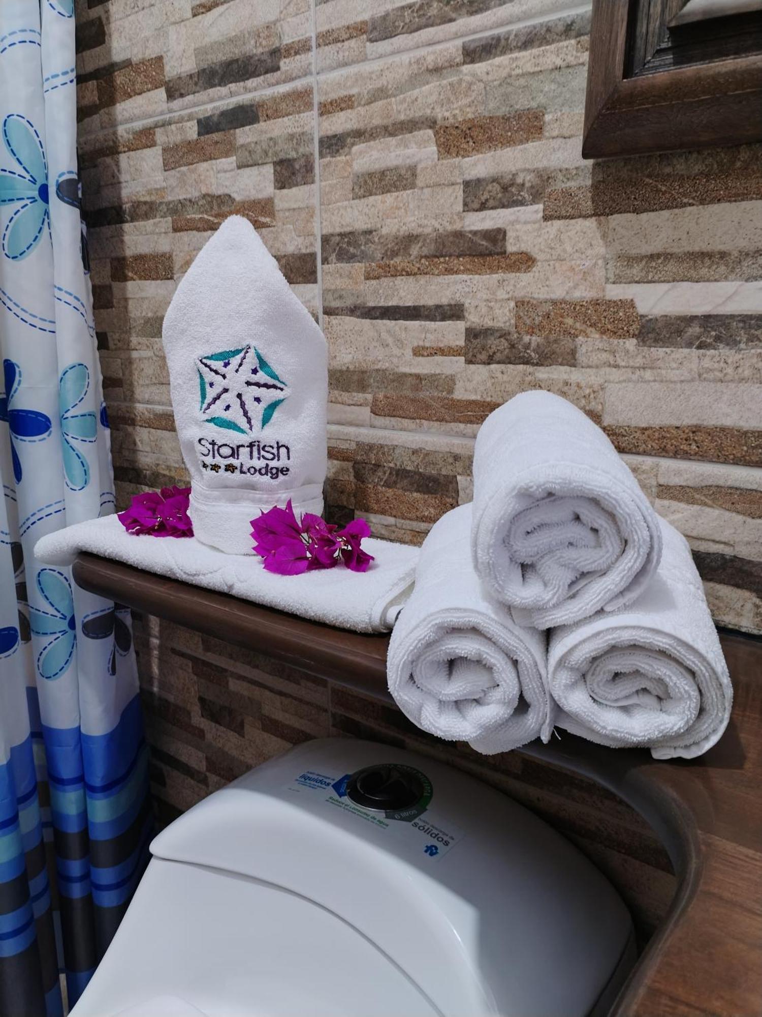 Hotel Starfish Puerto Villamil Buitenkant foto