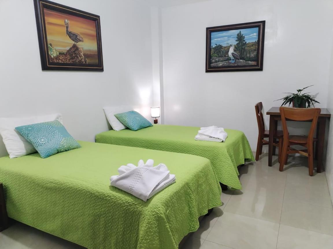 Hotel Starfish Puerto Villamil Buitenkant foto
